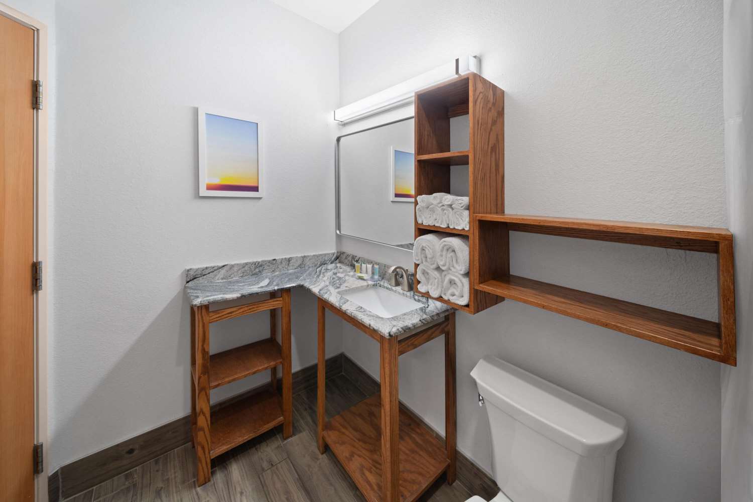 Days Inn & Suites by Wyndham Lubbock Medical Center 52/54