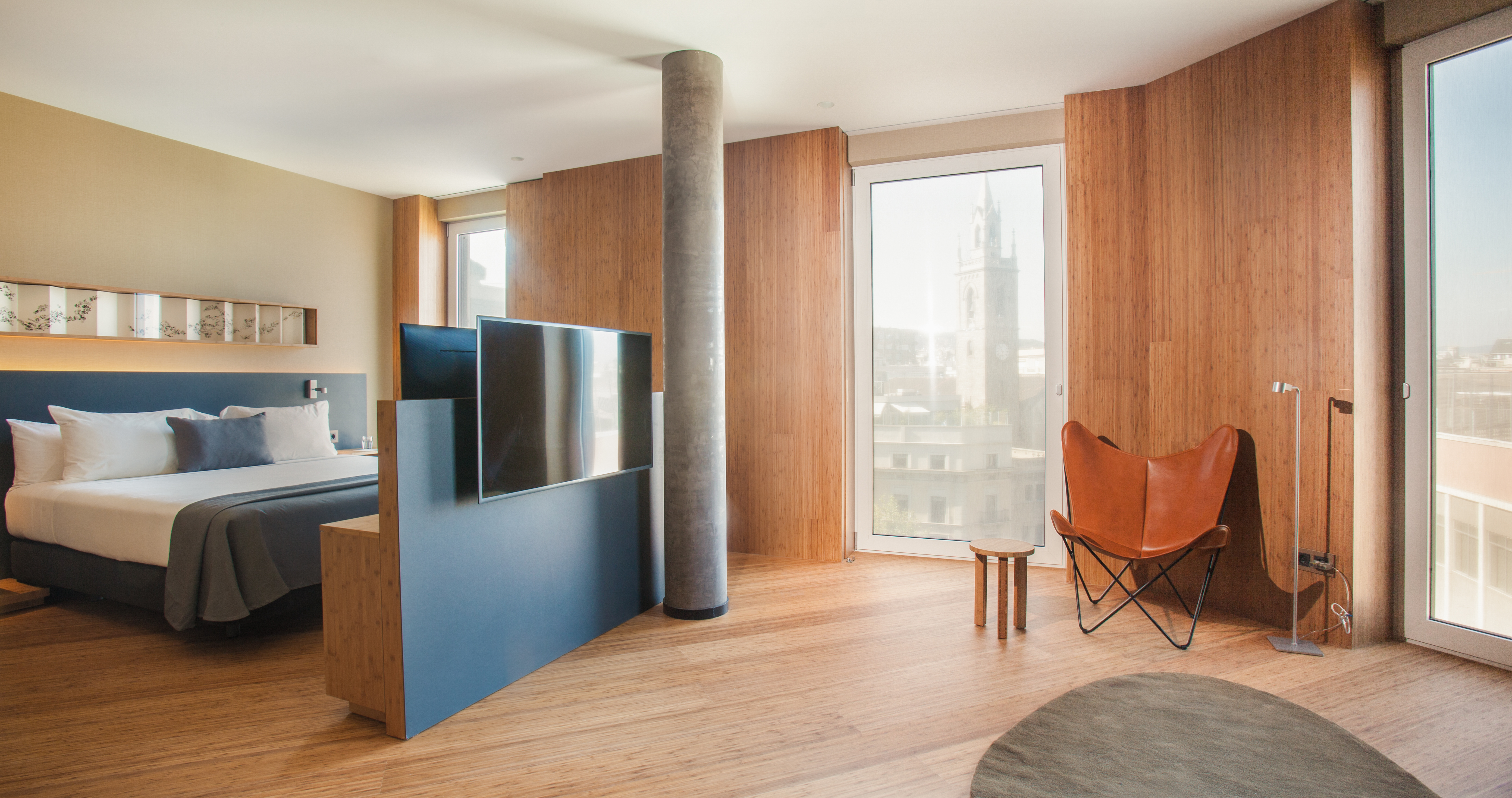 Sagrada Familia, Suite, Single