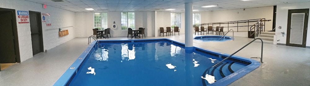 Charlevoix Inn Suites, SureStay Collection by Best Western 29/45