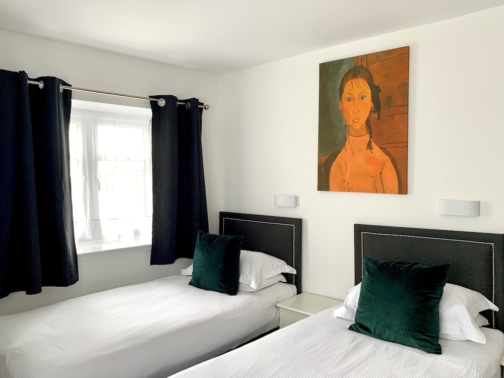 Sarum Hotel 25/69
