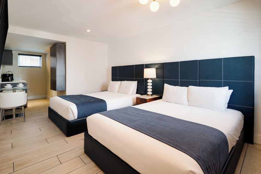 Waterside Hotel and Suites 51/86