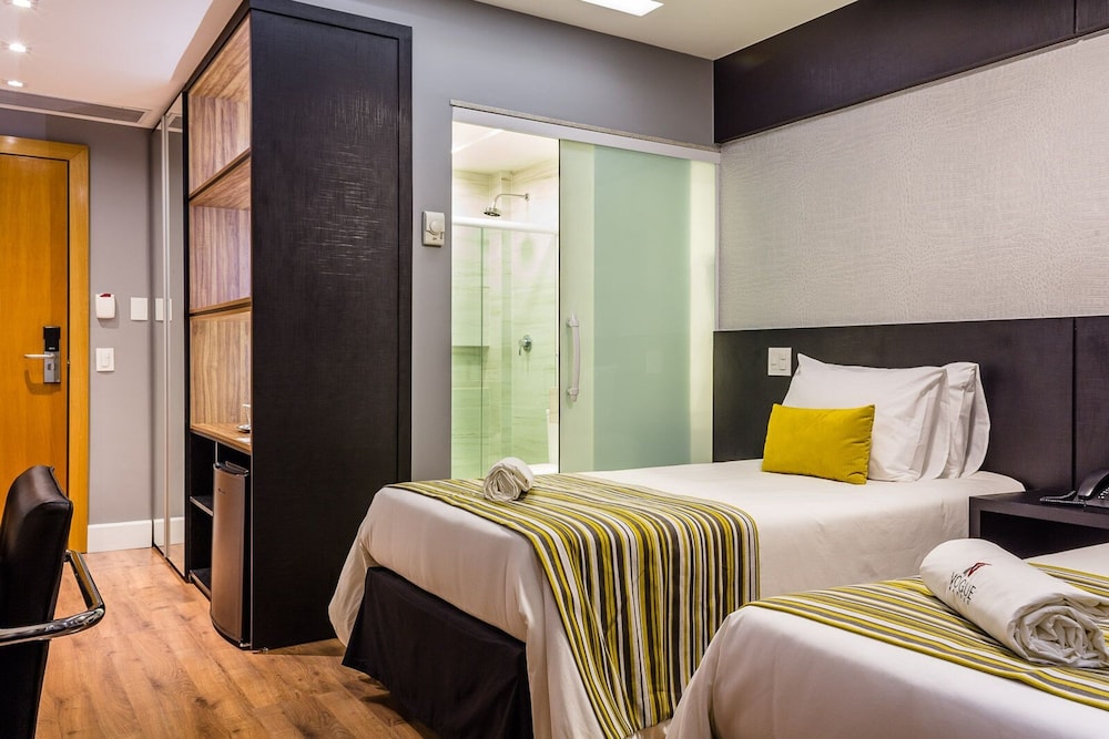 Vogue Hotel 13/60