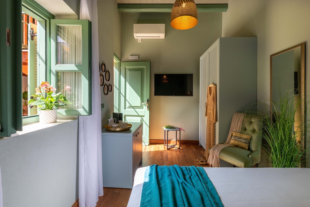 SPERVERI BOUTIQUE HOTEL 4/77