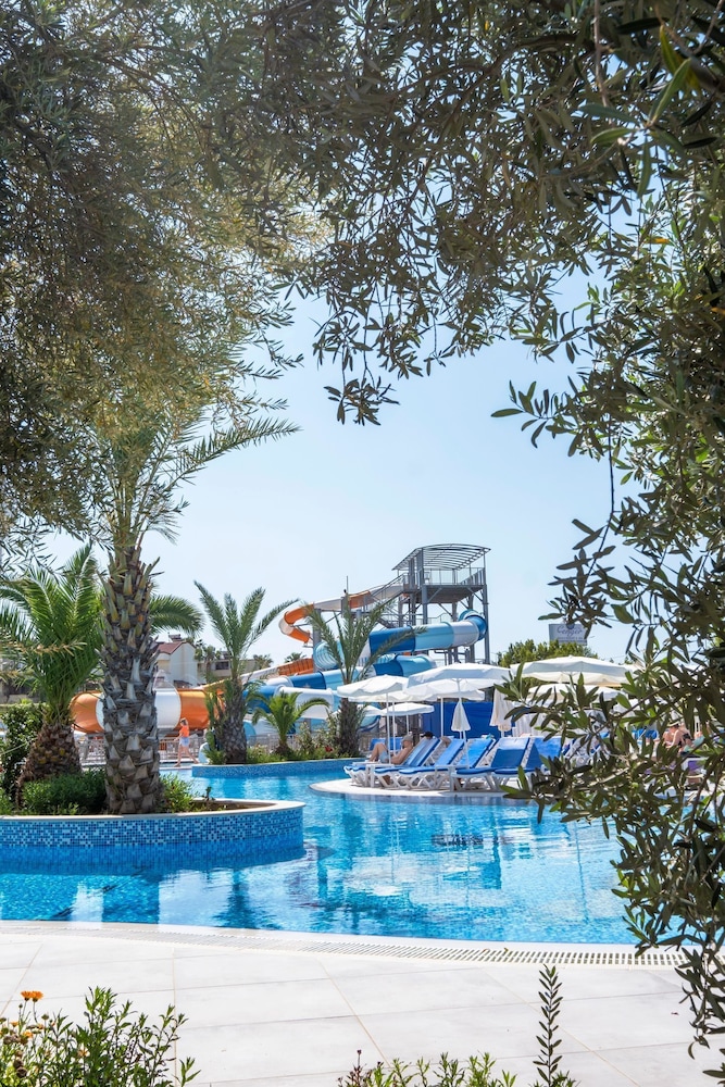 Calido Maris Hotel 57/60