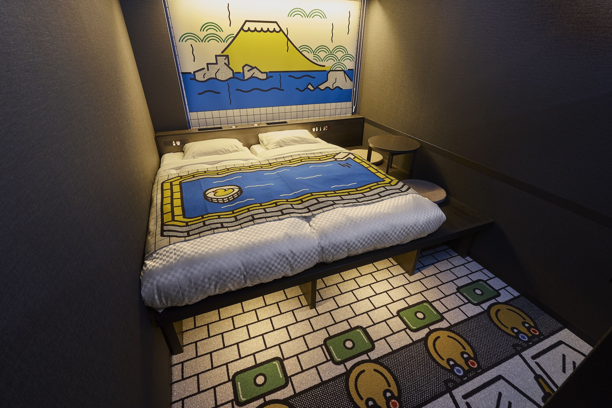ROOM, TWIN BEDS