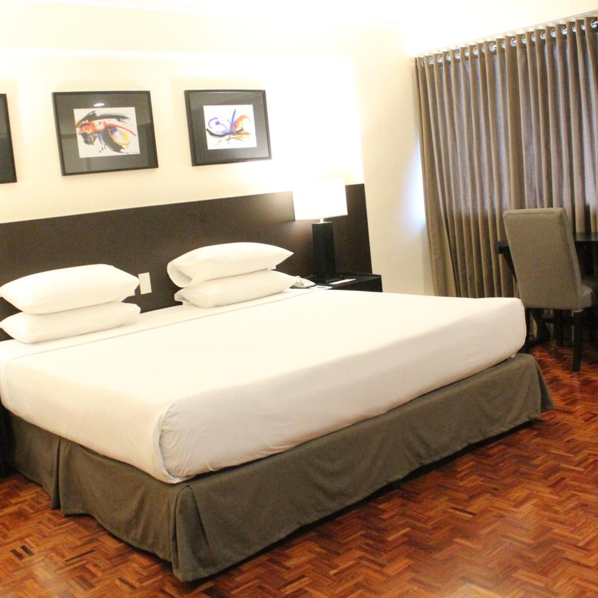 3 Bedrooms, Suite