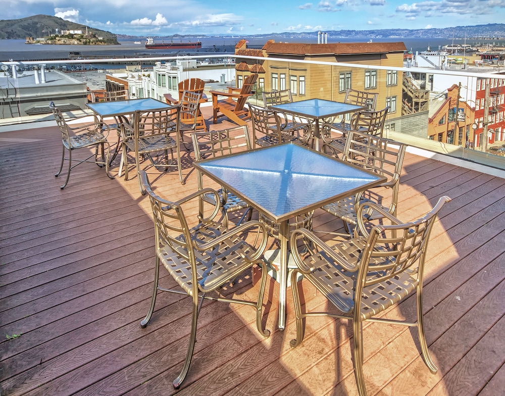Suites At Fishermans Wharf 26/30