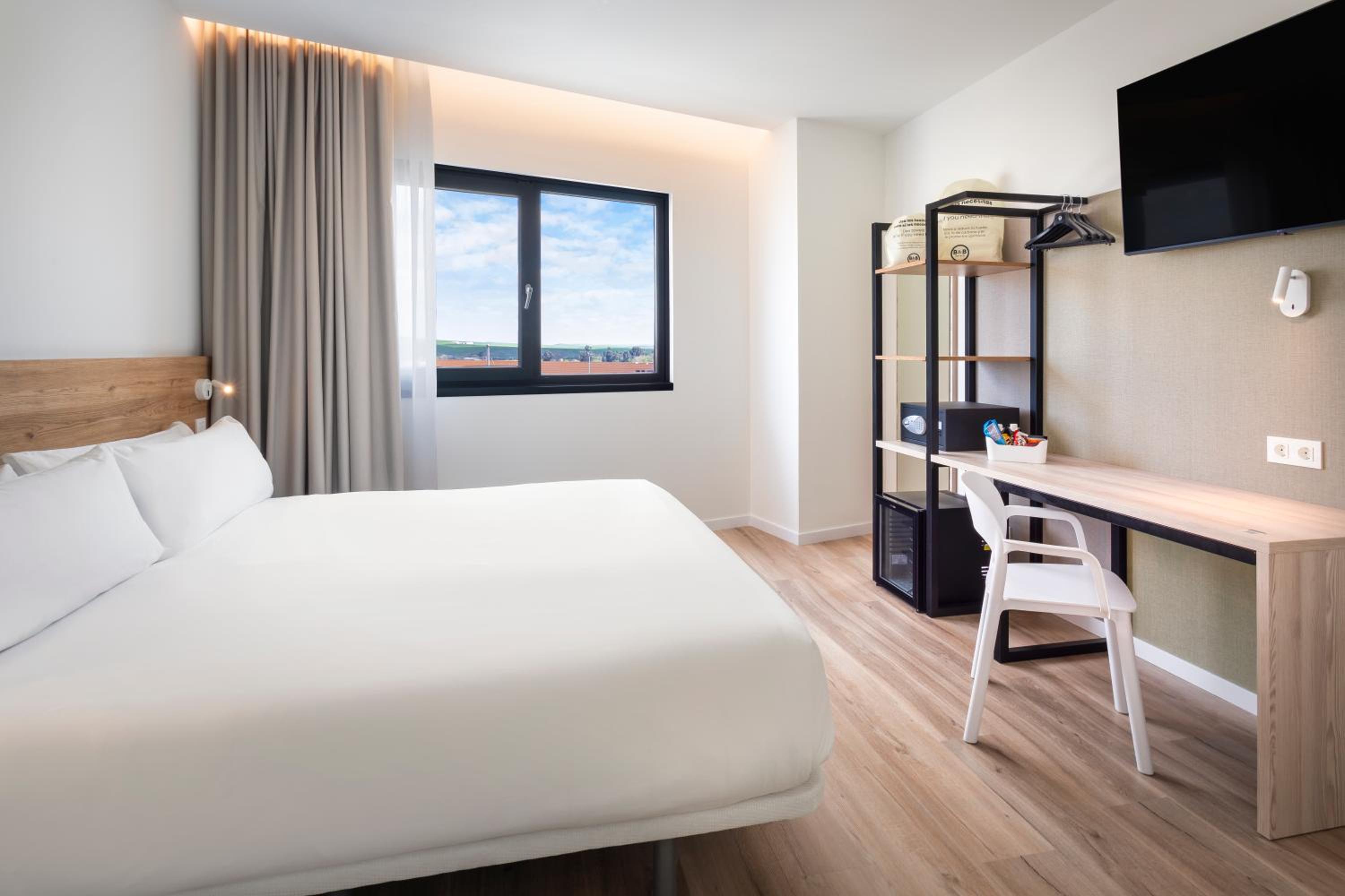 غرفة سوبيريور بسرير مزدوج، B&B HOTEL Ecija 5/9