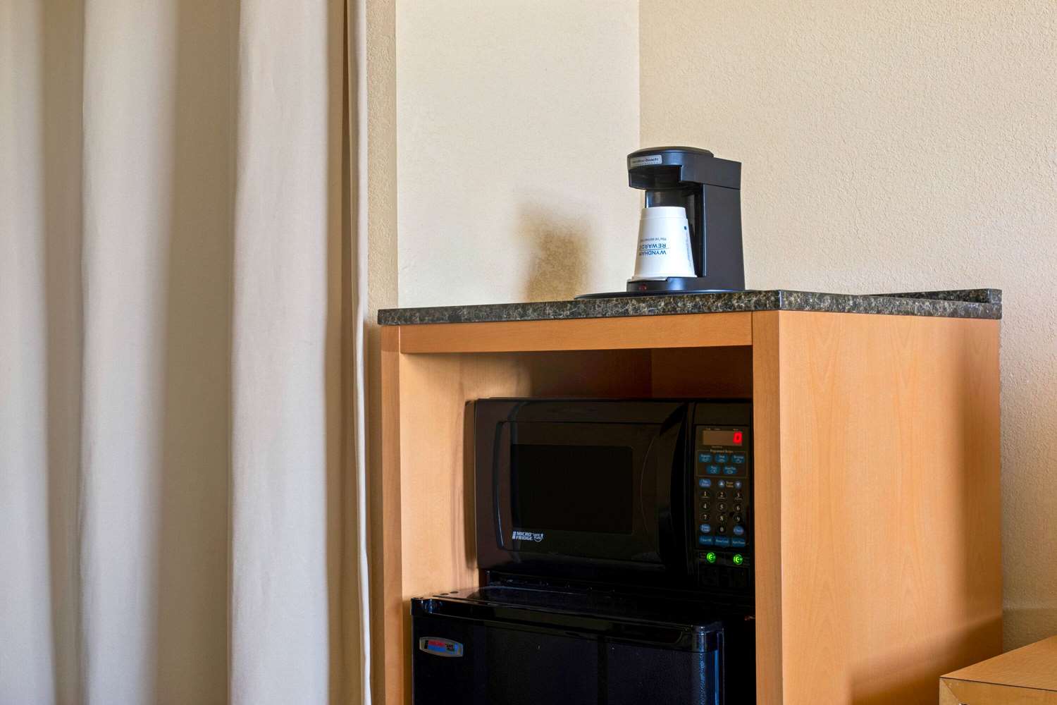 La Quinta Inn & Suites by Wyndham Sunrise 12/20