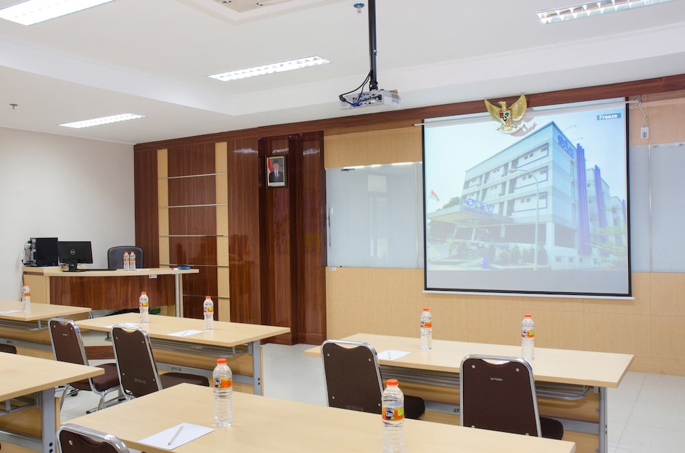 Makati Hotel Cibitung 45/52