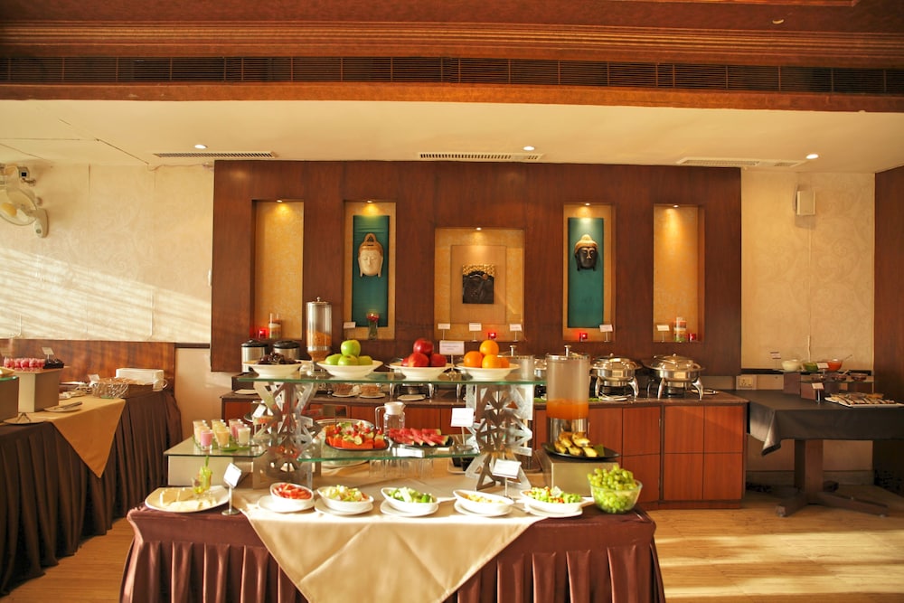 HOTEL SURYA ROYAL 27/41