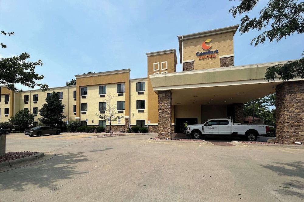 Comfort Suites Topeka Northwest 28/32