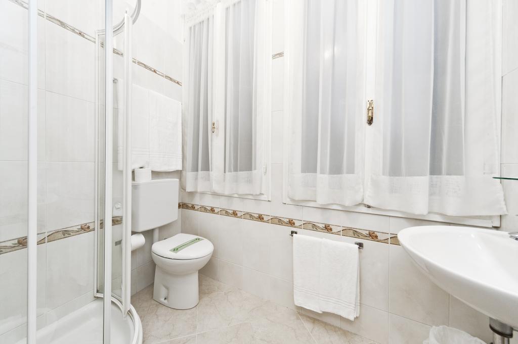 غرفة قياسية رباعية، Hotel Alla Fava 2/2