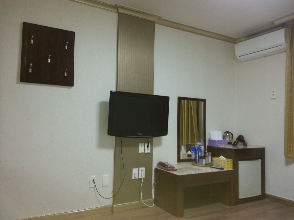 Island Motel 52/60