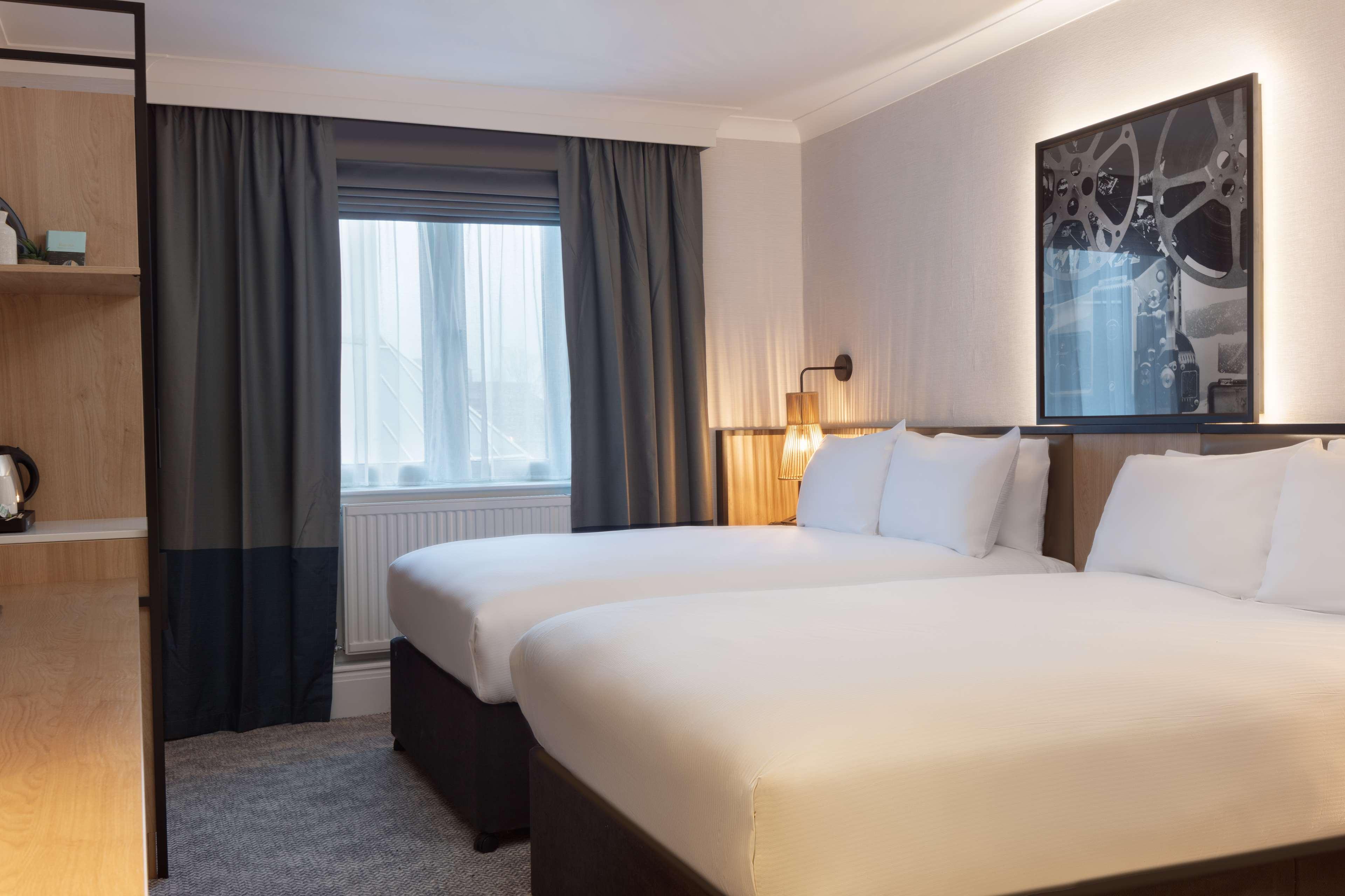 GUEST ROOM, 2 DOUBLE BEDS