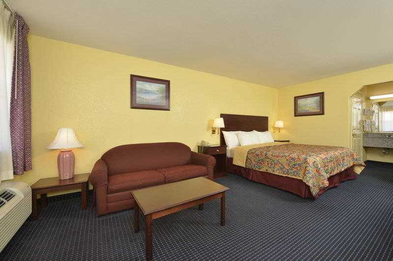 Best Western Gun Barrel City Inn 24/27