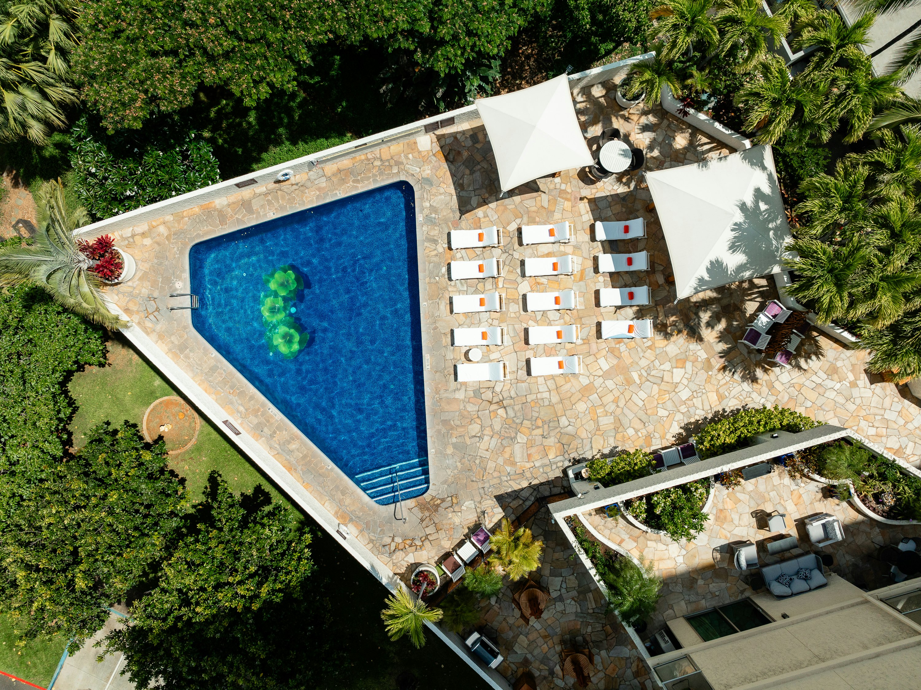 Luana Waikiki Hotel and Suites 4/50