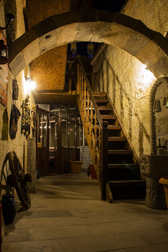 Cave Art Hotel 39/50