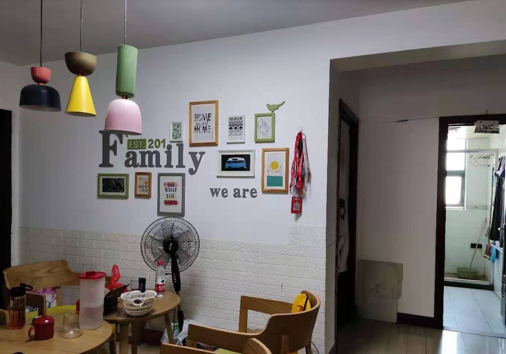 Pinkhostelling Laternational 14/22
