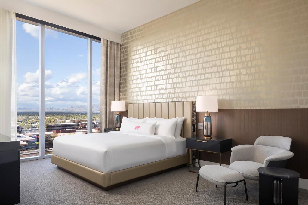 PRESIDENTIAL, SUITE, 2 KING BEDS, MOUNTAIN VIEW