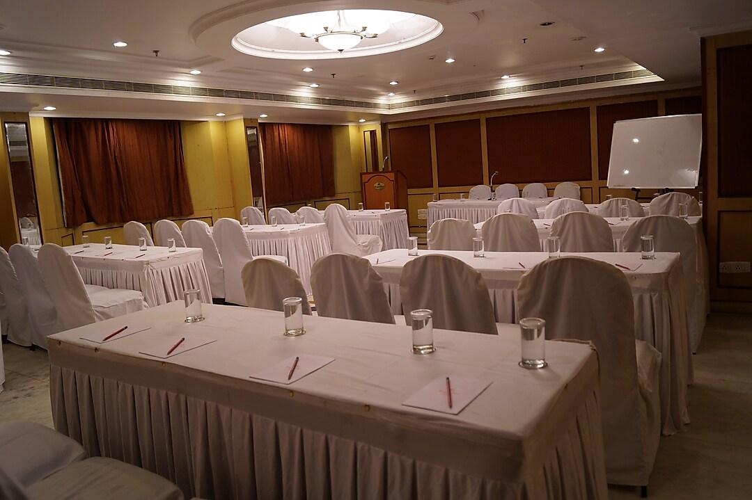ROYAL FORT HOTEL 25/32