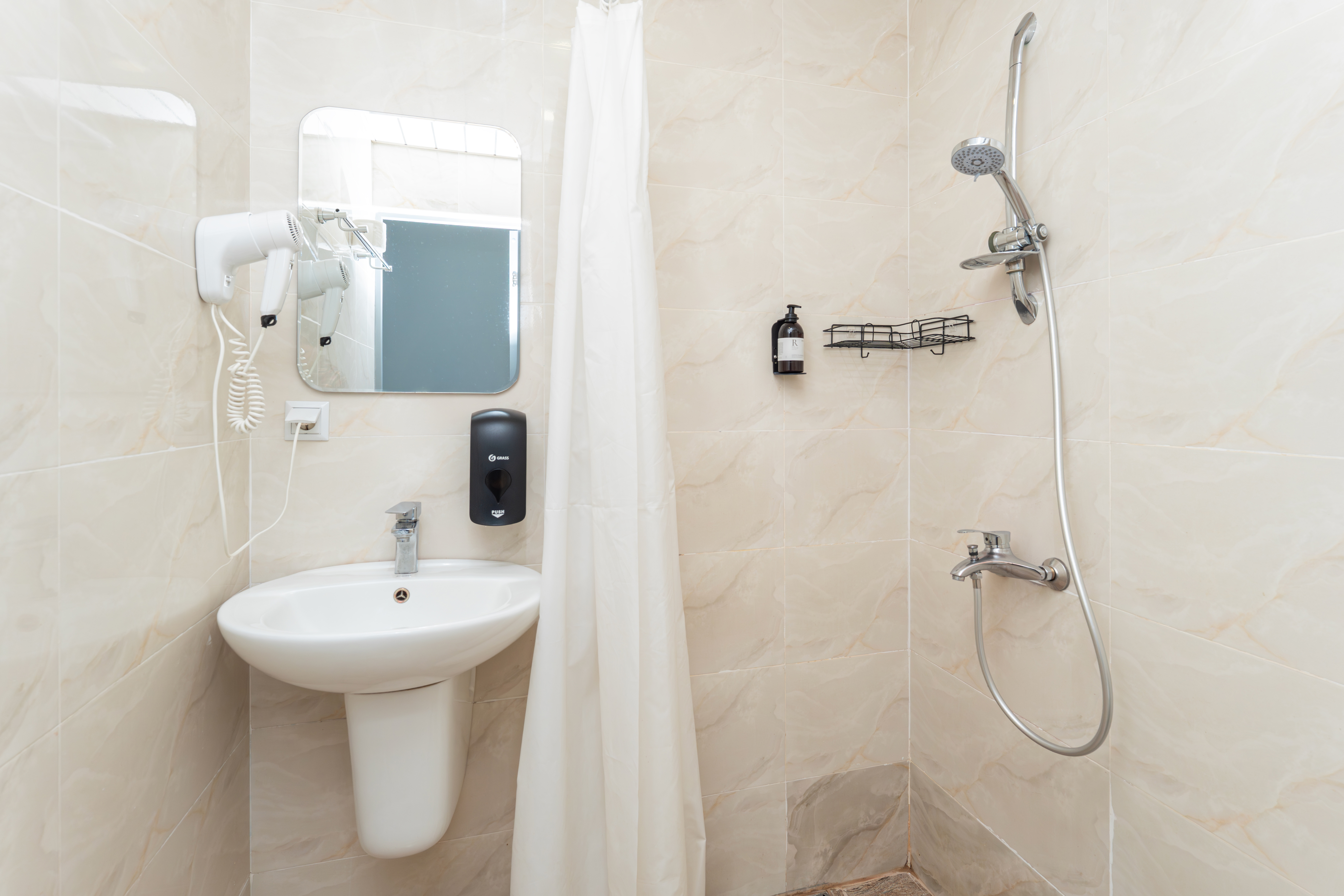 غرفة كلاسيكية رباعية، Alex Hotel 5/7