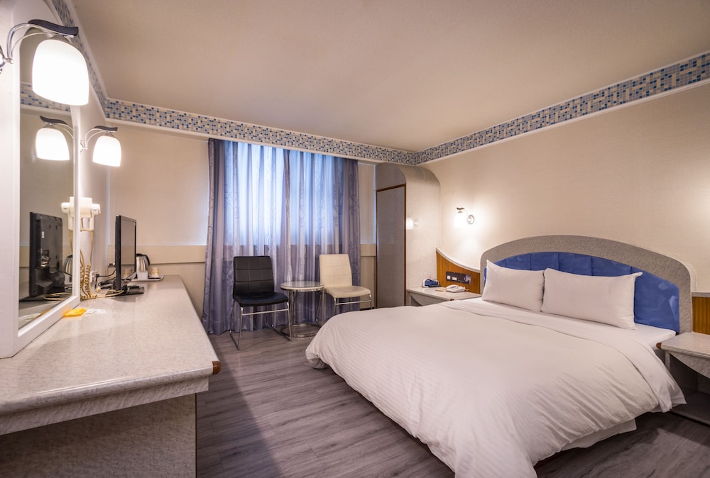 Golden Phoenix Hotel 10/43