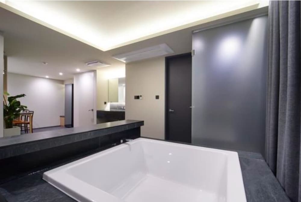 TARA HOTEL 40/40