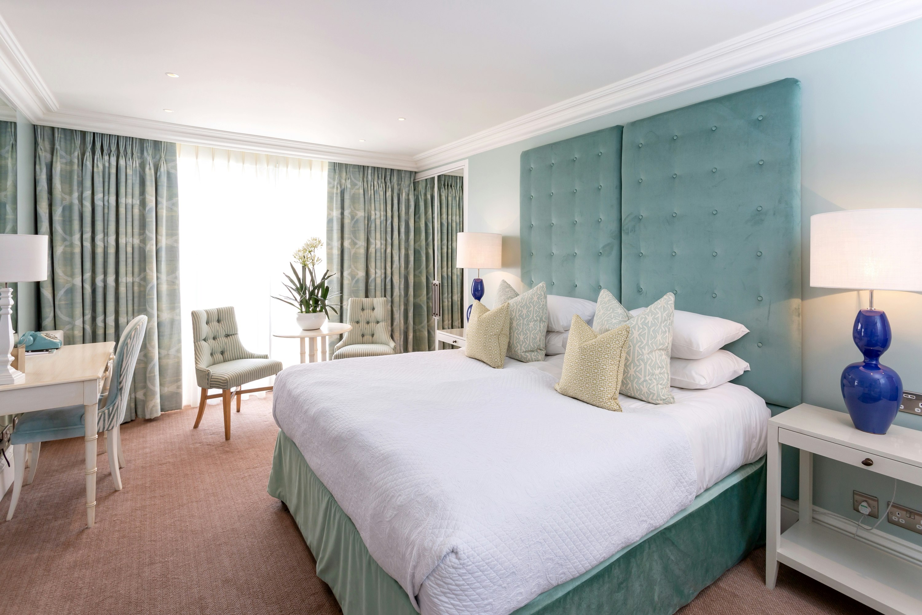 Roslin Beach Hotel 6/31