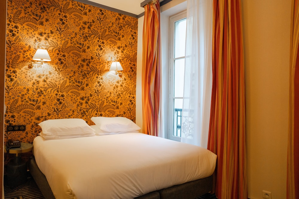 Hotel De Fleurie 13/50