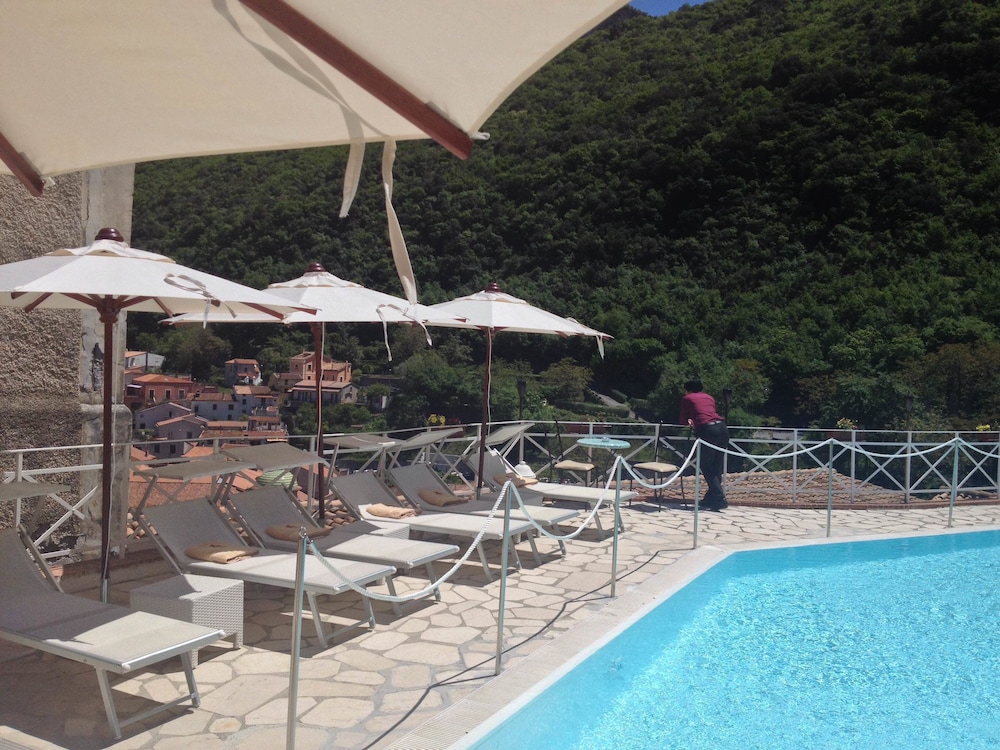 LA LOCANDA DELLE DONNE MONACHE 58/59