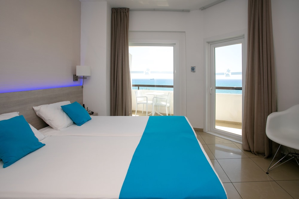 Les Palmiers Beach Hotel 12/69