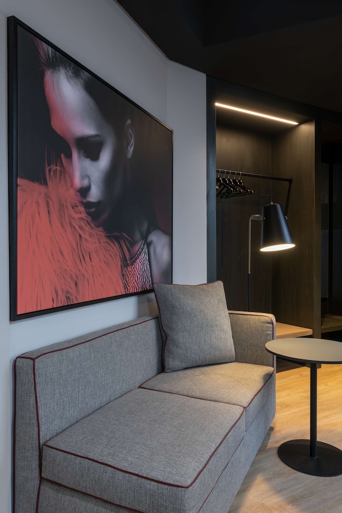 Radisson RED Hotel, Johannesburg Rosebank 51/75