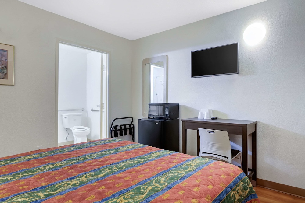 Rodeway Inn Winston Salem Route 52 9/25