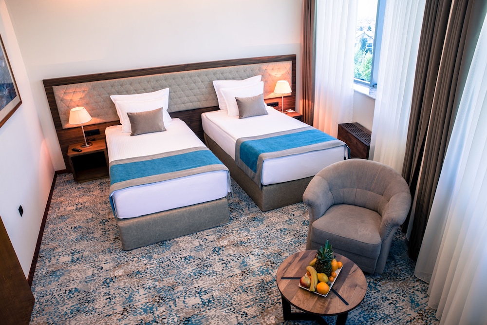CLASSIC, TWIN BEDS
