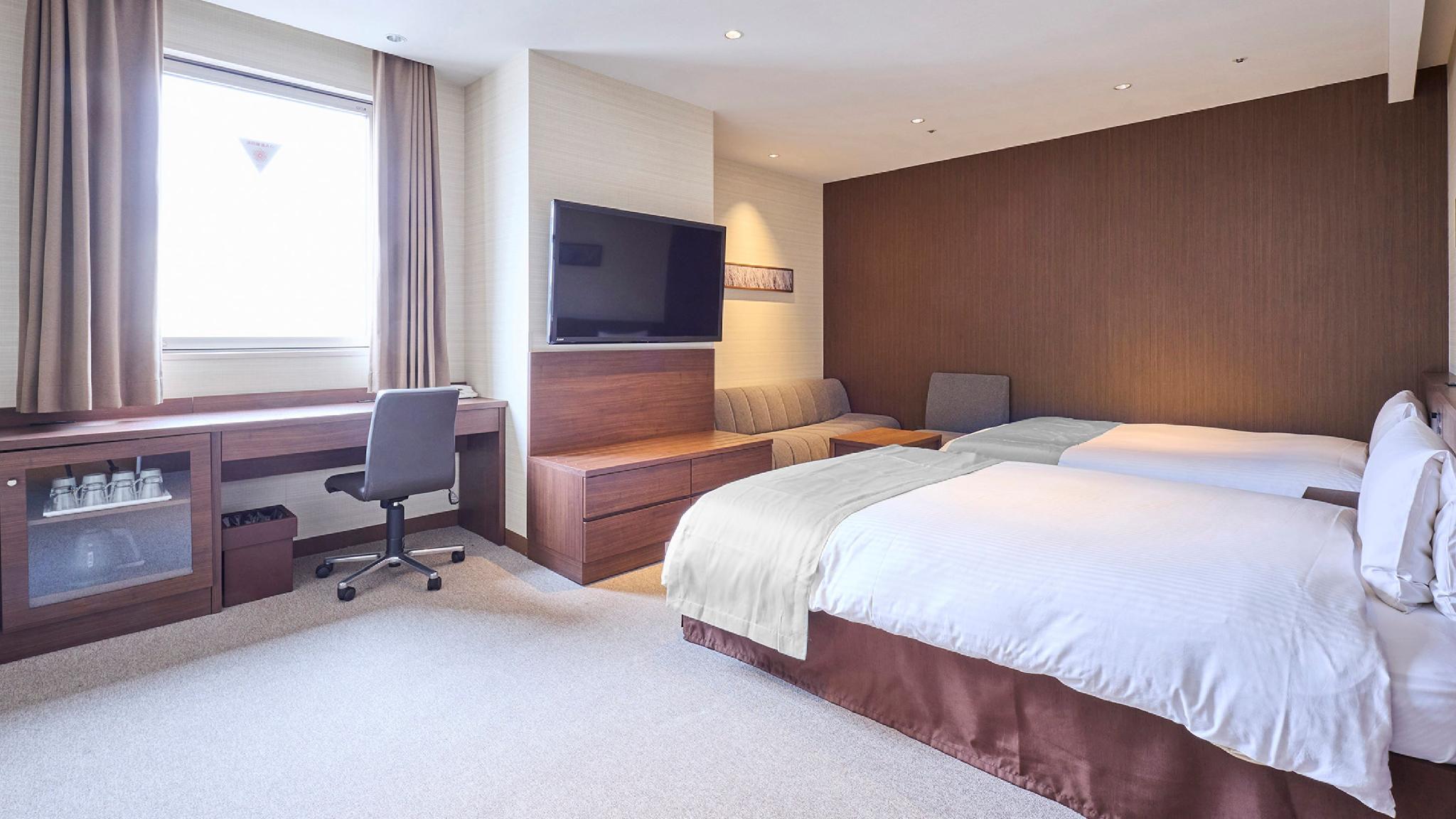 Deluxe, Twin Beds, Two Extra Beds
