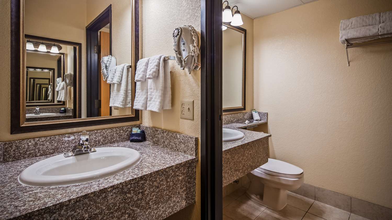 جناح كبير بسريرين كوين مع أريكة، Best Western Center Pointe Inn 3/3