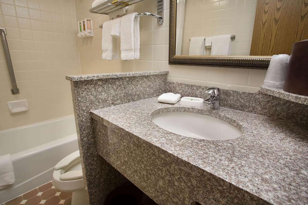 Days Inn by Wyndham Rolla 30/33