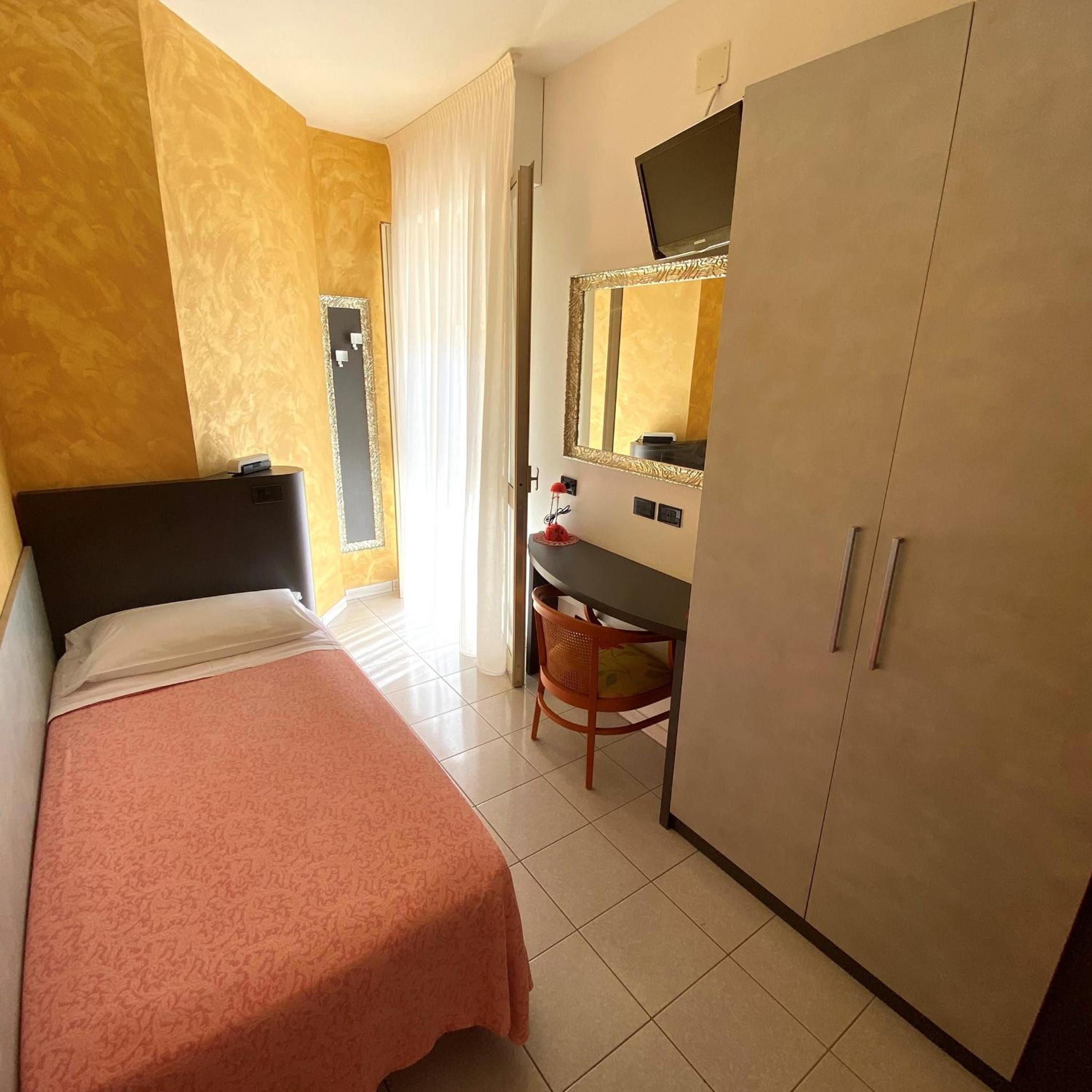 Room, Single