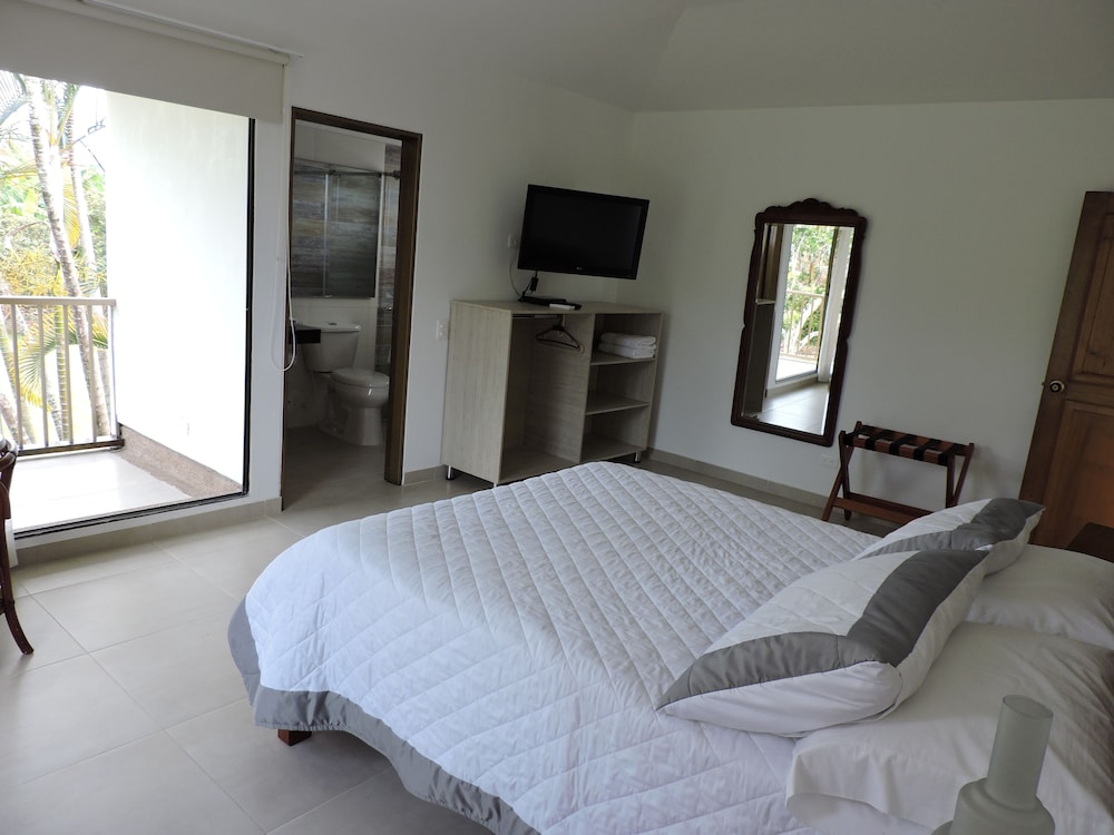 Finca Hotel Valparaiso 10/29