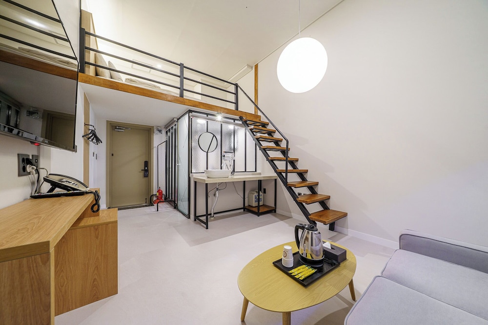 Malu Hotel 44/72