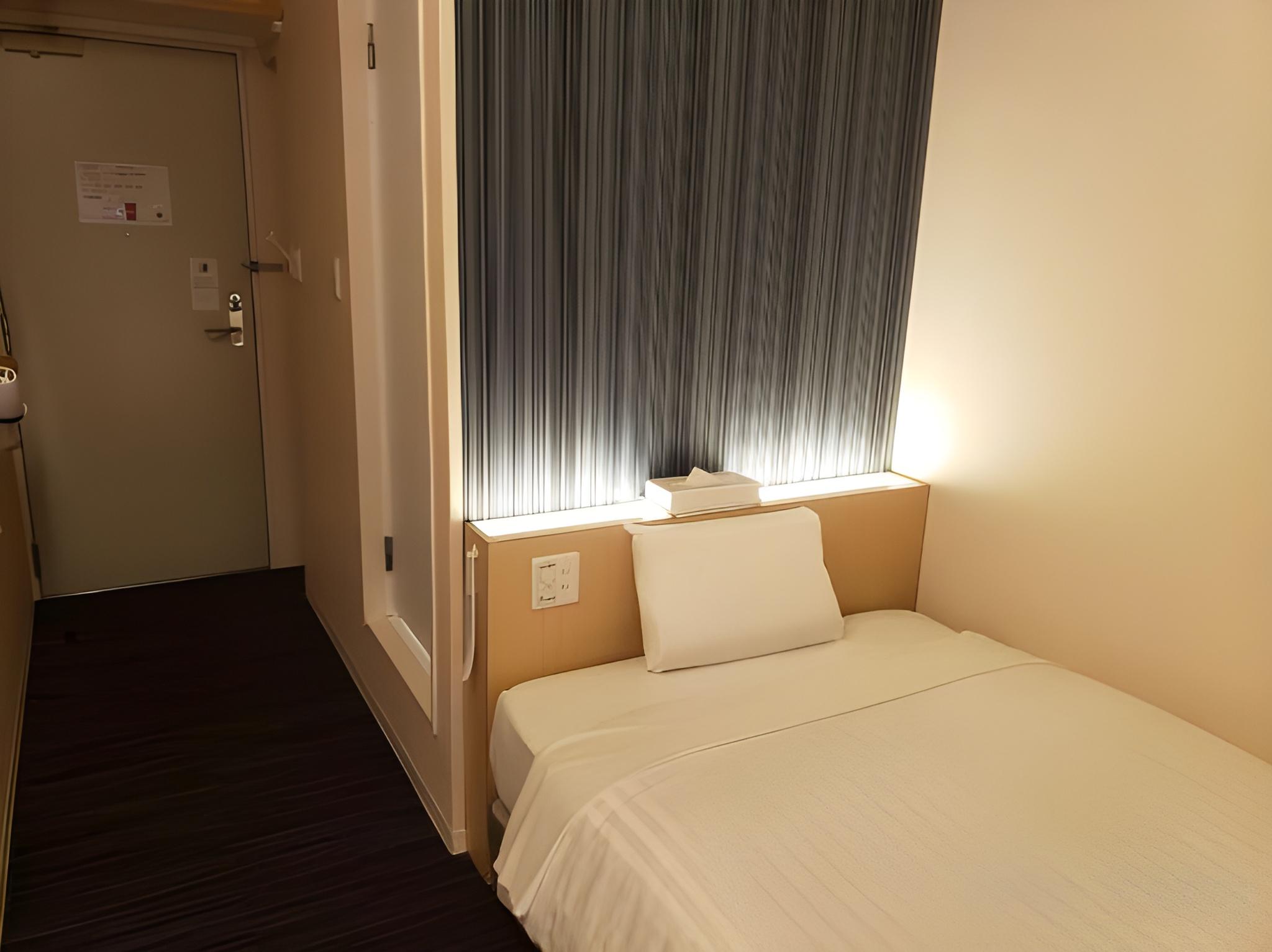 Semi Room, Single Bed, Semi Double Bed, Smoking