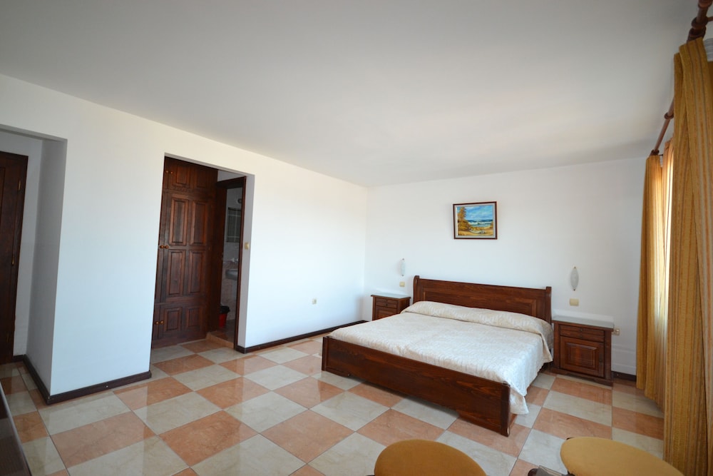 Hotel More 8/50