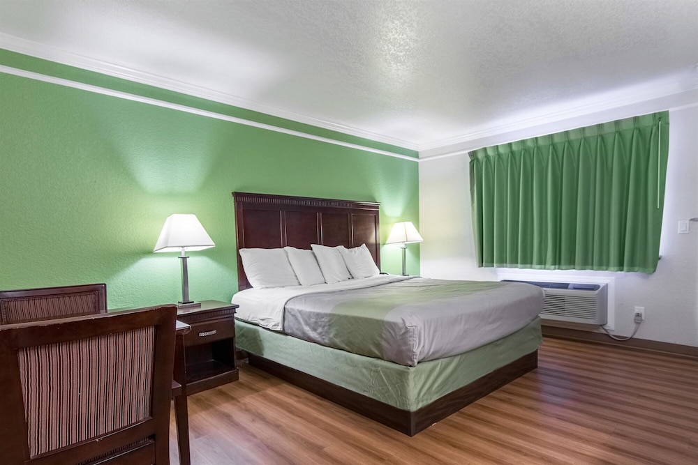 Motel6 Kingsburg, CA 25/47