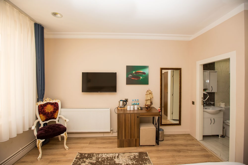 Corner Garden Hotel 26/32