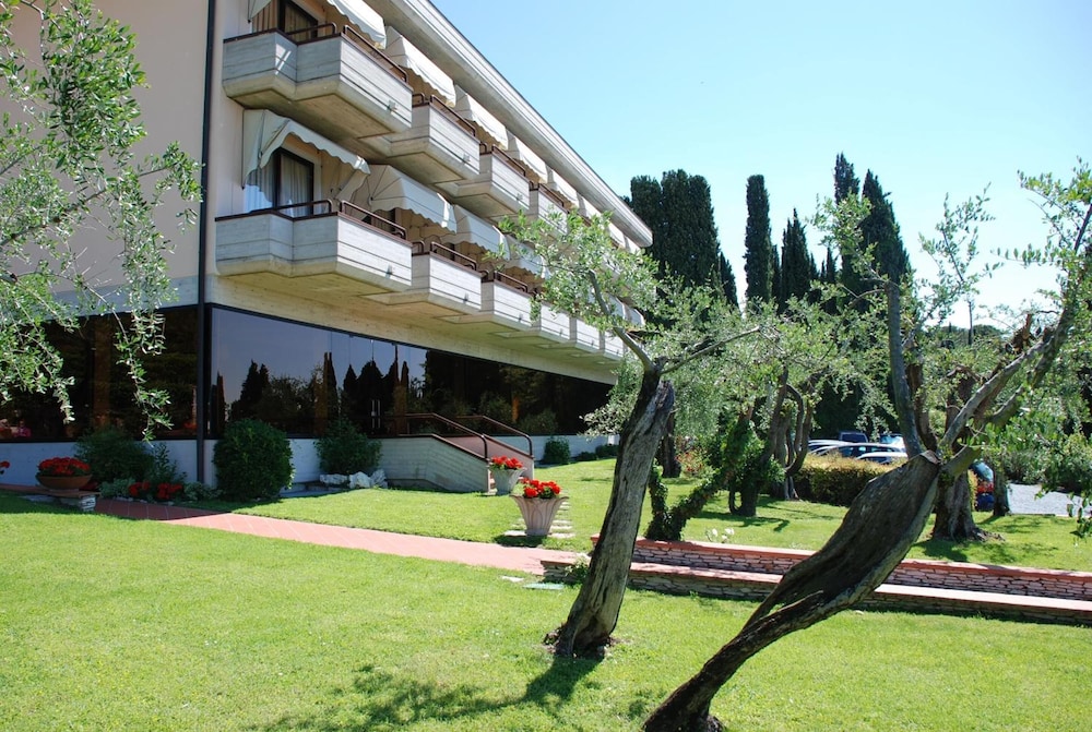 Hotel Desiree 47/67