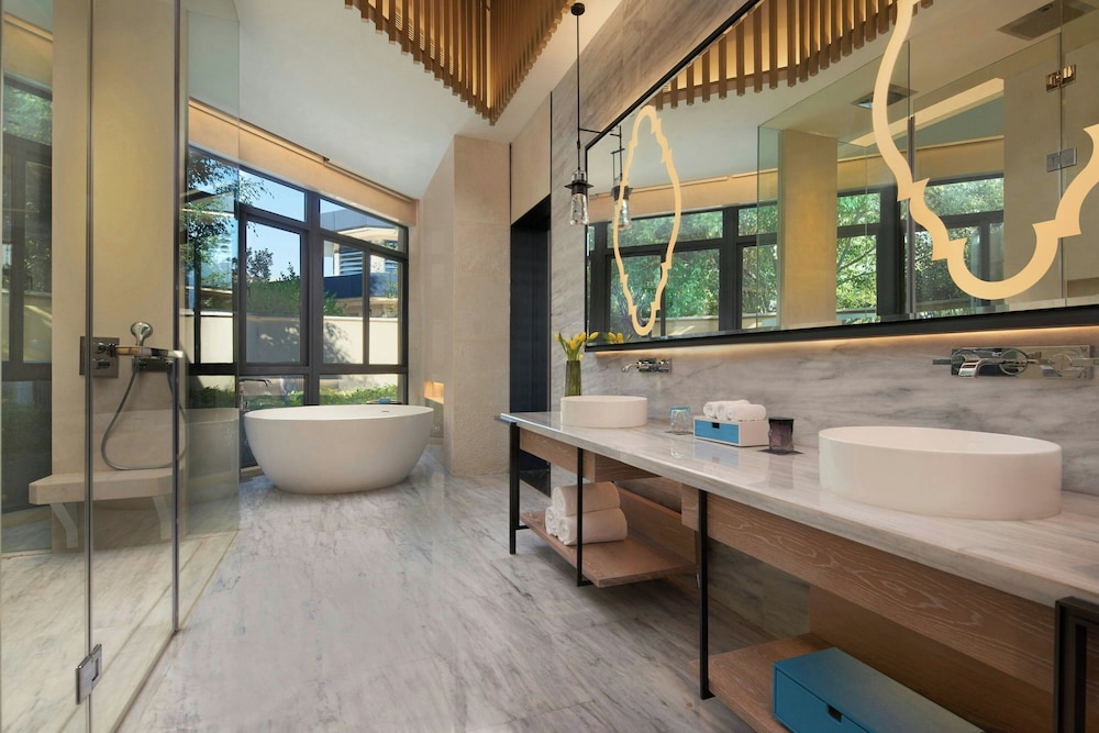 Villa, King Bed, Courtyard View, Outdoor Pool, Large، Renaissance Xiamen Hotel 4/4