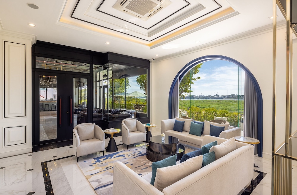 Eastin Hotel Vientiane 25/50