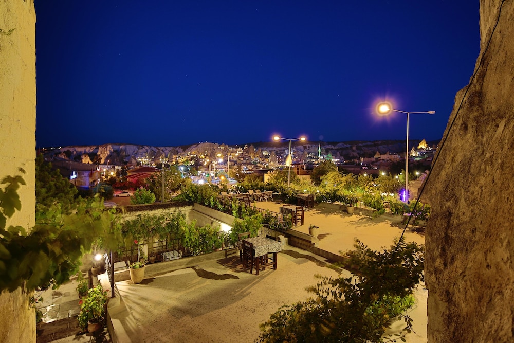 Cave Hotel Saksagan 40/48
