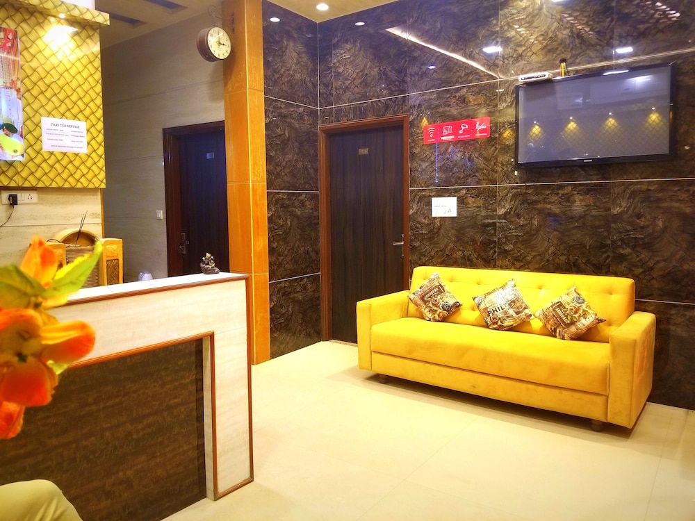 HOTEL KRISHNAS 13/59